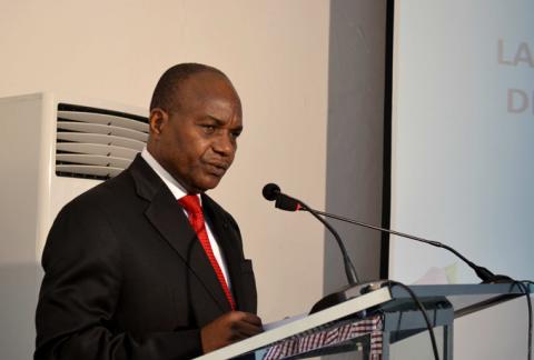 Le Professeur Armand MOYIKOUA, Recteur de l’UMNG, lance officiellement le nouveau site web de l’Université
